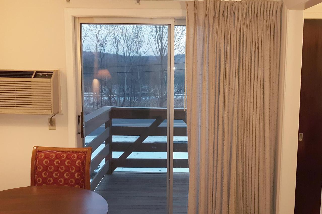 Iron Horse Inn Simsbury Exterior foto